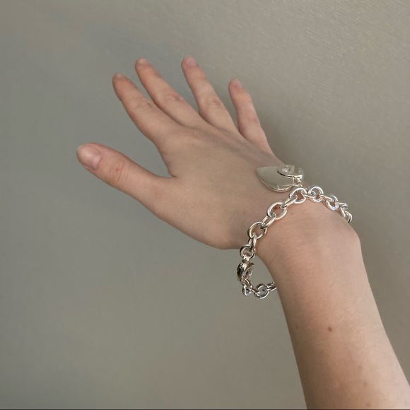 Gucci Sterling Silver Heart Cut-Out G Charm Logo Chain Bracelet 8” New Box $700 - Picture 12 of 16